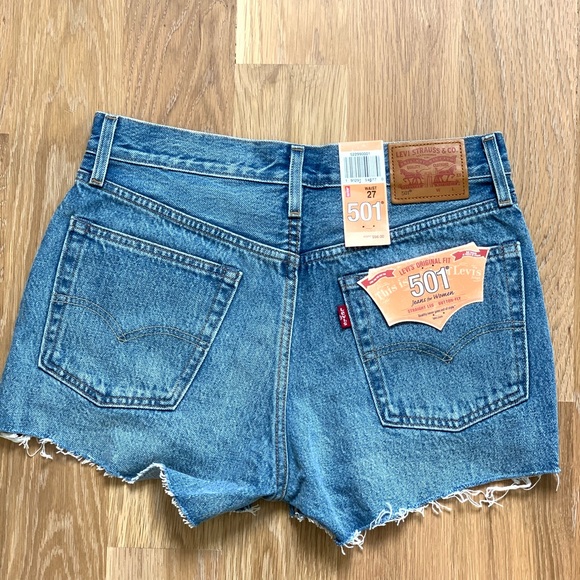 Levi’s 501~ *Studded Detail, Jean Shorts. Sz 27. NWT - Picture 2 of 7